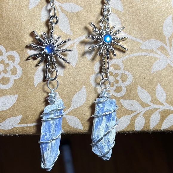3/$25 Silver and Blue Stone Dangle Earrings - Picture 4 of 4